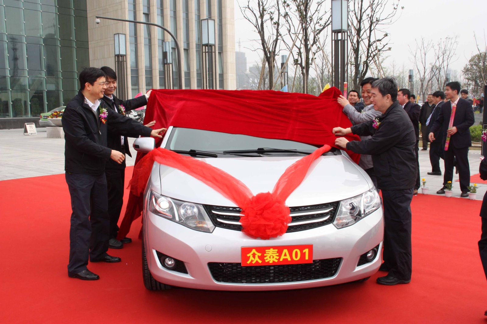 眾泰戰略車型亮相 暨朗朗30輛訂單交付